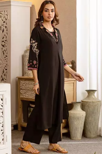 Women Floral Embroidered Regular Thread Work Kurta with Trousers