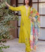 Women Floral Embroidered Regular Thread Work Kurta with Trousers & With Dupatta
