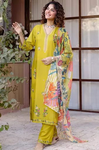 Women Floral Embroidered Regular Thread Work Kurta with Trousers & With Dupatta