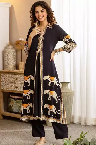 Women Ethnic Motifs Printed Panelled Kurta With Trousers