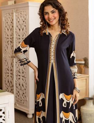 Women Ethnic Motifs Printed Panelled Kurta With Trousers 2