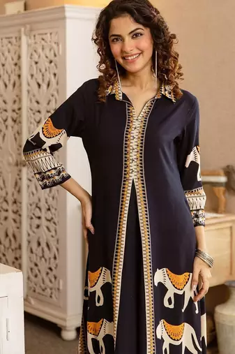 Women Ethnic Motifs Printed Panelled Kurta With Trousers