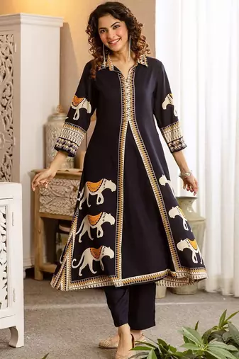 Women Ethnic Motifs Printed Panelled Kurta With Trousers