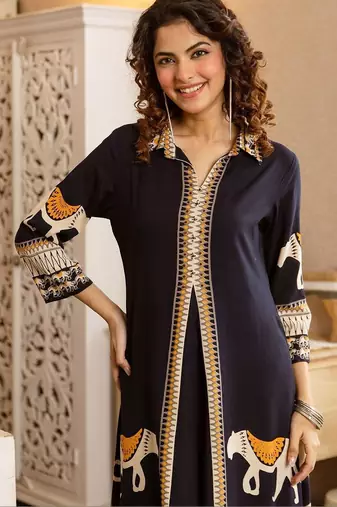 Women Ethnic Motifs Printed Panelled Kurta With Trousers