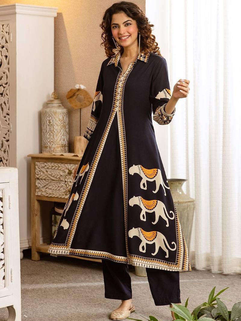Women Ethnic Motifs Printed Panelled Kurta With Trousers