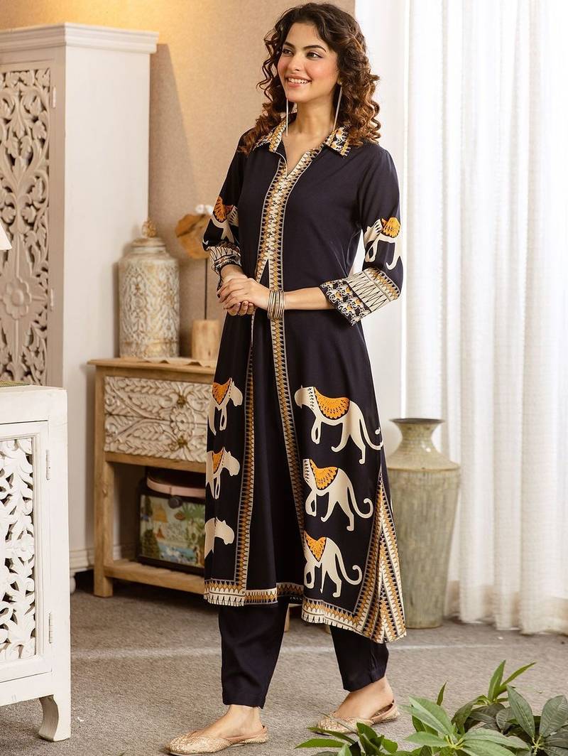 Women Ethnic Motifs Printed Panelled Kurta With Trousers
