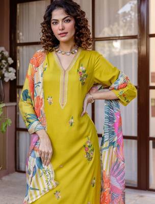 Women Ethnic Motifs Embroidered Regular Thread Work Kurta with Trousers & With Dupatta 3