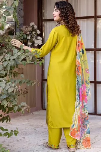 Women Ethnic Motifs Embroidered Regular Thread Work Kurta with Trousers & With Dupatta