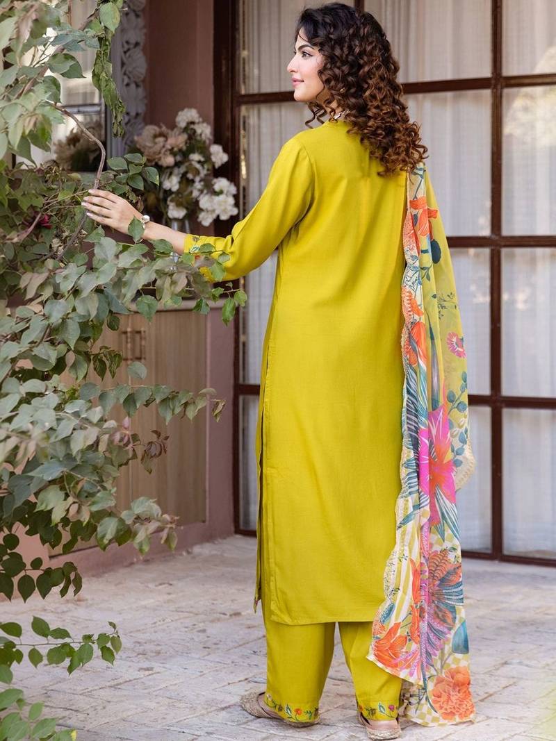 Women Ethnic Motifs Embroidered Regular Thread Work Kurta with Trousers & With Dupatta