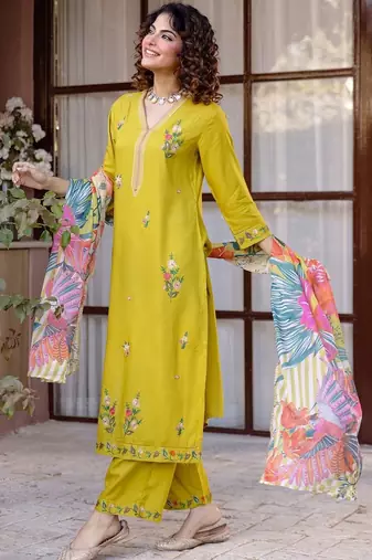 Women Ethnic Motifs Embroidered Regular Thread Work Kurta with Trousers & With Dupatta