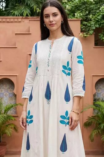 Women Ethnic Motifs Printed Panelled Pure Cotton Kurta with Trousers