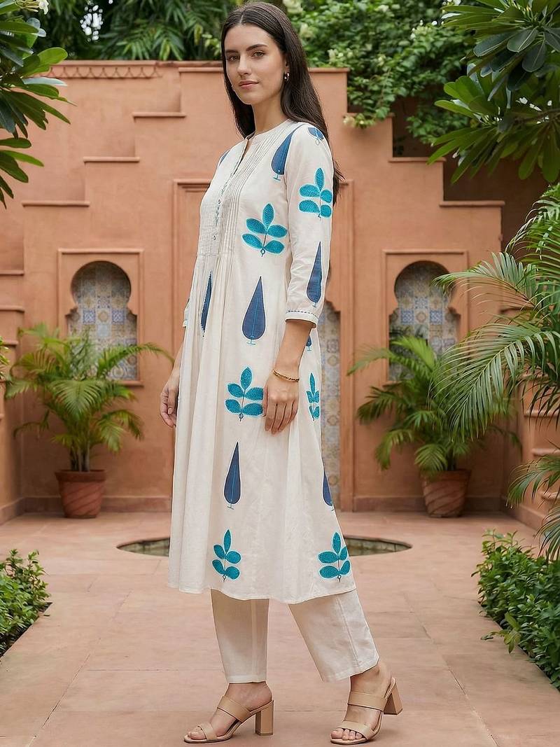 Women Ethnic Motifs Printed Panelled Pure Cotton Kurta with Trousers