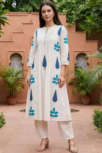 Women Ethnic Motifs Printed Panelled Pure Cotton Kurta with Trousers