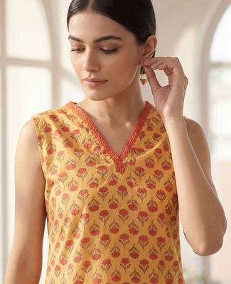 Women Floral Printed Regular Pure Cotton Kurta with Trousers 3