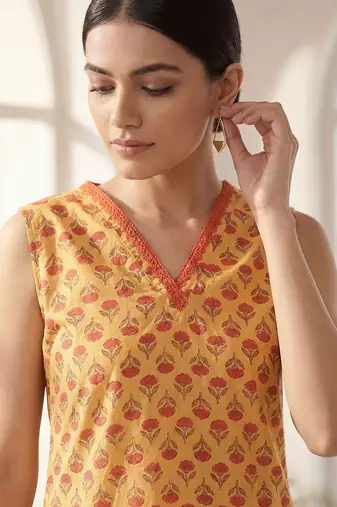 Women Floral Printed Regular Pure Cotton Kurta with Trousers