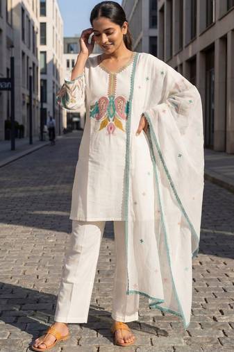 Women Ethnic Motifs Embroidered Thread Work Kurta with Trousers & With Dupatta