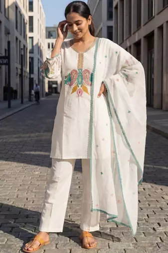 Women Ethnic Motifs Embroidered Thread Work Kurta with Trousers & With Dupatta