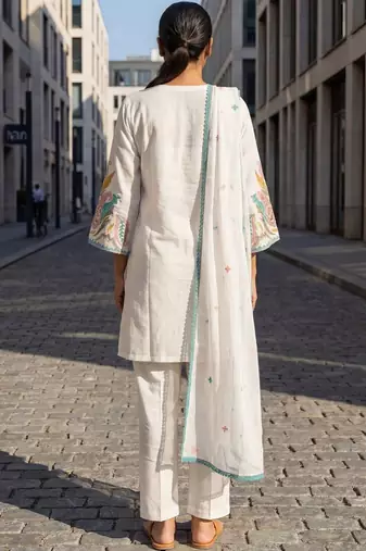 Women Ethnic Motifs Embroidered Thread Work Kurta with Trousers & With Dupatta