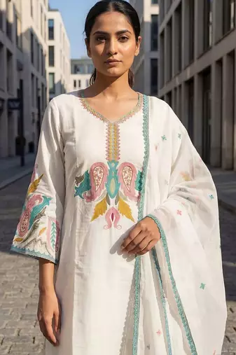 Women Ethnic Motifs Embroidered Thread Work Kurta with Trousers & With Dupatta