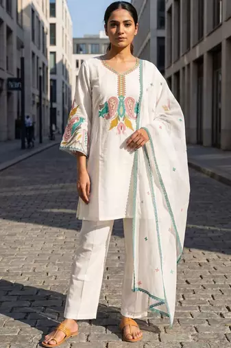 Women Ethnic Motifs Embroidered Thread Work Kurta with Trousers & With Dupatta