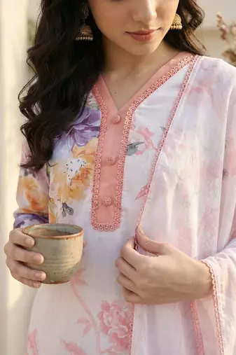 Women Floral Printed Regular Beads and Stones Linen Kurta with Trousers & With Dupatta