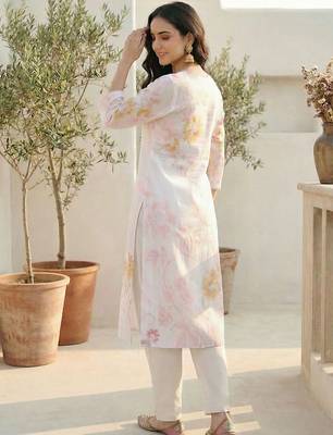 Women Floral Printed Regular Beads and Stones Linen Kurta with Trousers & With Dupatta 3