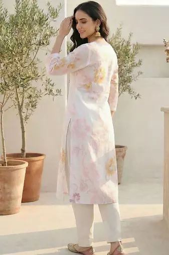 Women Floral Printed Regular Beads and Stones Linen Kurta with Trousers & With Dupatta