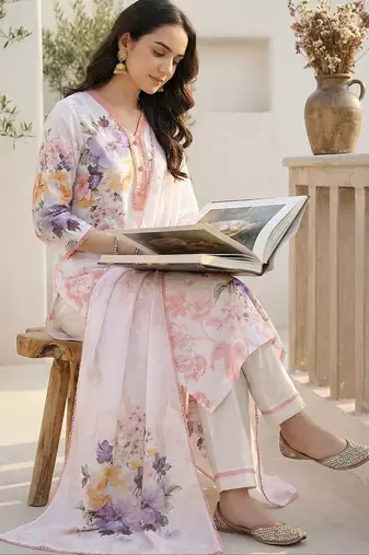 Women Floral Printed Regular Beads and Stones Linen Kurta with Trousers & With Dupatta