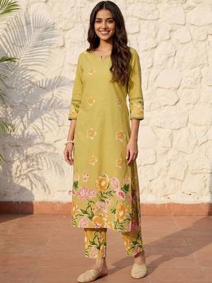 Women Floral Printed Regular Pure Cotton Kurta with Trousers 1