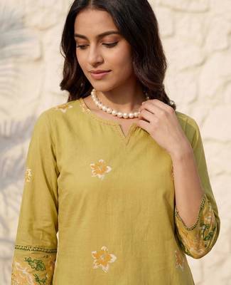Women Floral Printed Regular Pure Cotton Kurta with Trousers 2