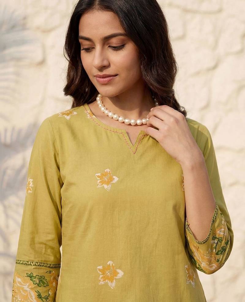 Women Floral Printed Regular Pure Cotton Kurta with Trousers