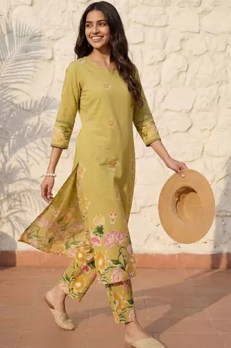 Women Floral Printed Regular Pure Cotton Kurta with Trousers