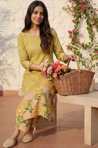 Women Floral Printed Regular Pure Cotton Kurta with Trousers