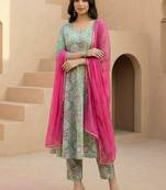 Women Floral Printed Regular Pure Cotton Kurta with Trousers & With Dupatta