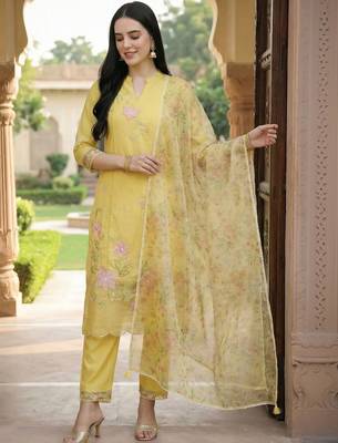 Women Floral Embroidered Regular Thread Work Kurta with Trousers & With Dupatta 1