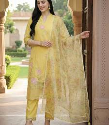 Women Floral Embroidered Regular Thread Work Kurta with Trousers & With Dupatta