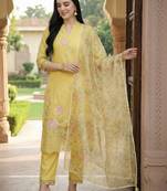 Women Floral Embroidered Regular Thread Work Kurta with Trousers & With Dupatta
