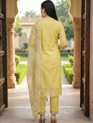 Women Floral Embroidered Regular Thread Work Kurta with Trousers & With Dupatta 3