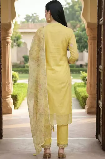 Women Floral Embroidered Regular Thread Work Kurta with Trousers & With Dupatta