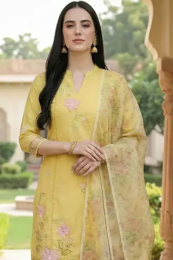 Women Floral Embroidered Regular Thread Work Kurta with Trousers & With Dupatta