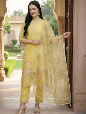 Women Floral Embroidered Regular Thread Work Kurta with Trousers & With Dupatta 1