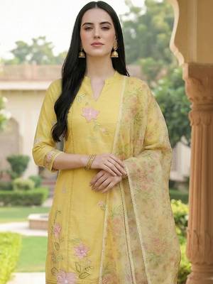 Women Floral Embroidered Regular Thread Work Kurta with Trousers & With Dupatta 4