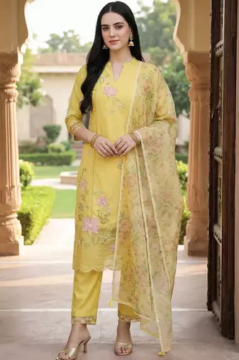 Women Floral Embroidered Regular Thread Work Kurta with Trousers & With Dupatta
