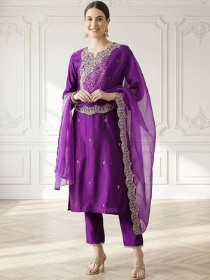 Women Floral Embroidered Regular Thread Work Liva Kurta with Trousers & With Dupatta 1