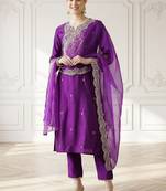 Women Floral Embroidered Regular Thread Work Liva Kurta with Trousers & With Dupatta