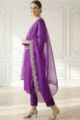 Women Floral Embroidered Regular Thread Work Liva Kurta with Trousers & With Dupatta