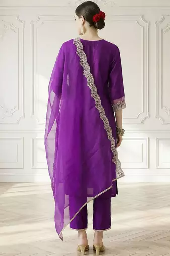 Women Floral Embroidered Regular Thread Work Liva Kurta with Trousers & With Dupatta