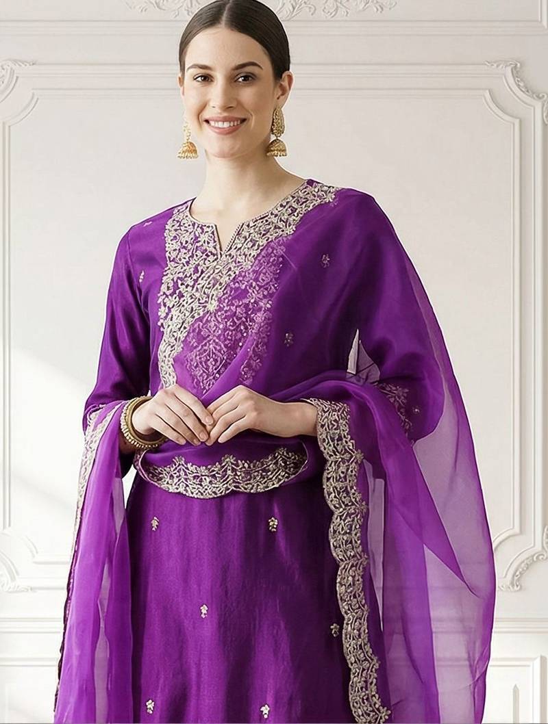 Women Floral Embroidered Regular Thread Work Liva Kurta with Trousers & With Dupatta