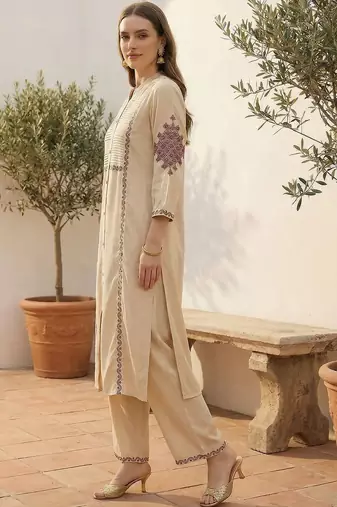 Women Ethnic Motifs Embroidered Regular Thread Work Kurta with Palazzos