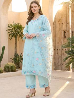 Women Floral Embroidered Regular Thread Work Kurta with Palazzos & With Dupatta 4